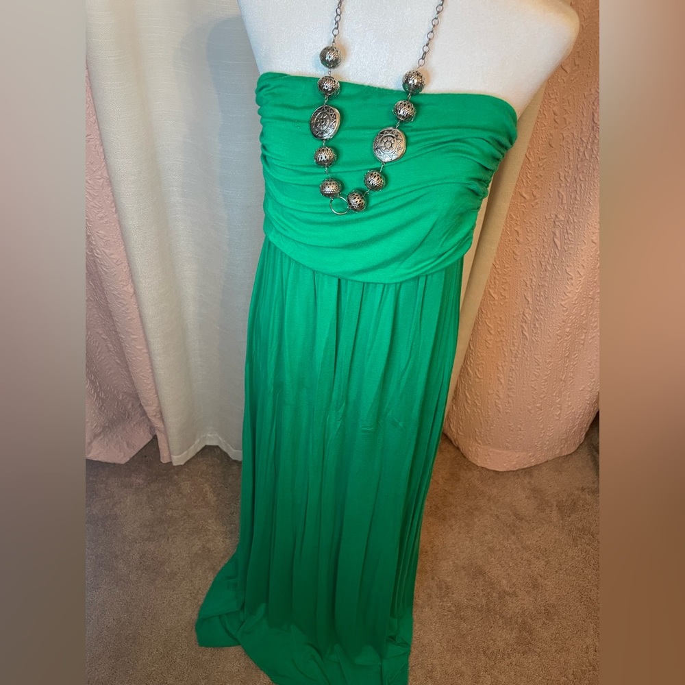 Long women’s dress + necklace